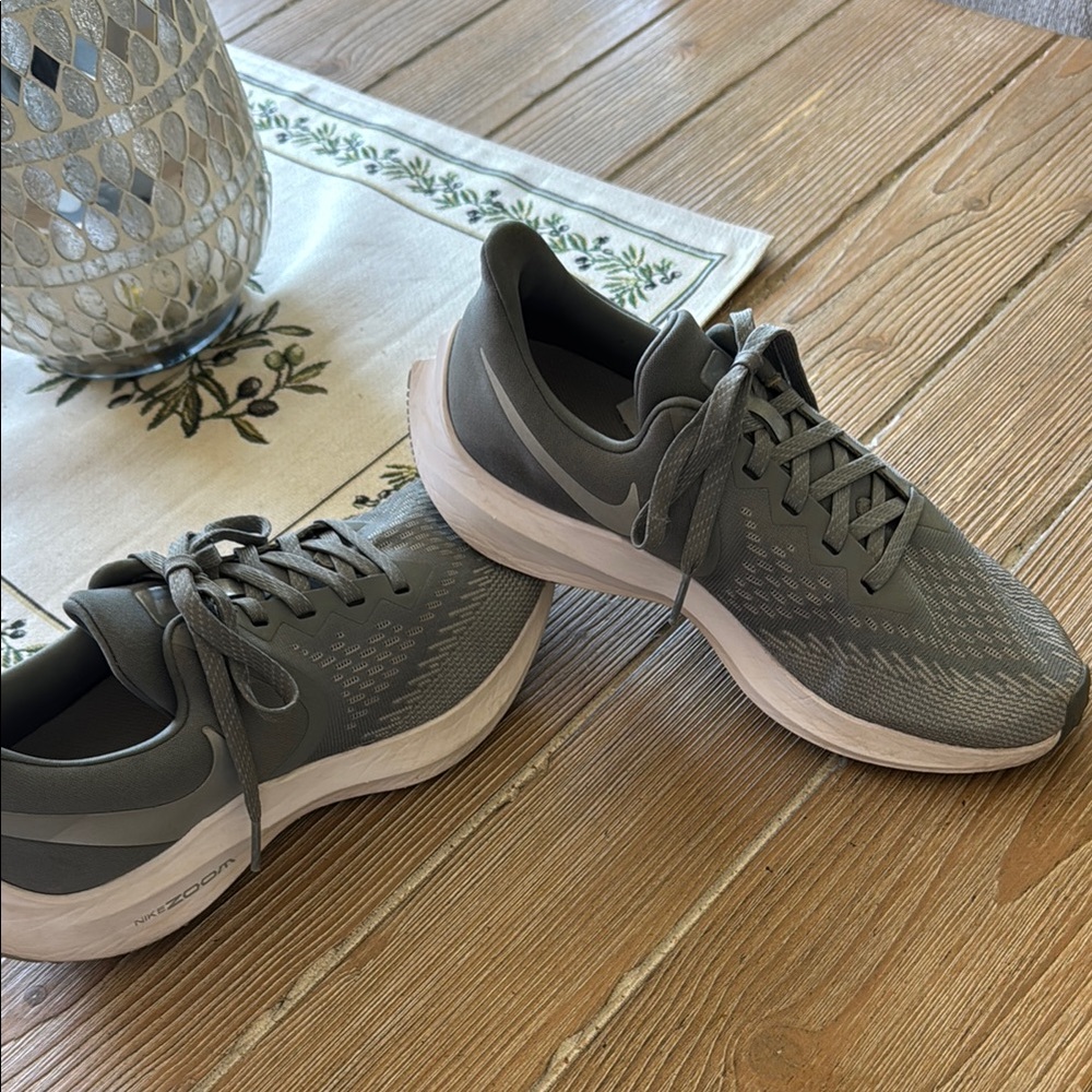 Nike Gray Athletic Shoes with Sporty Design